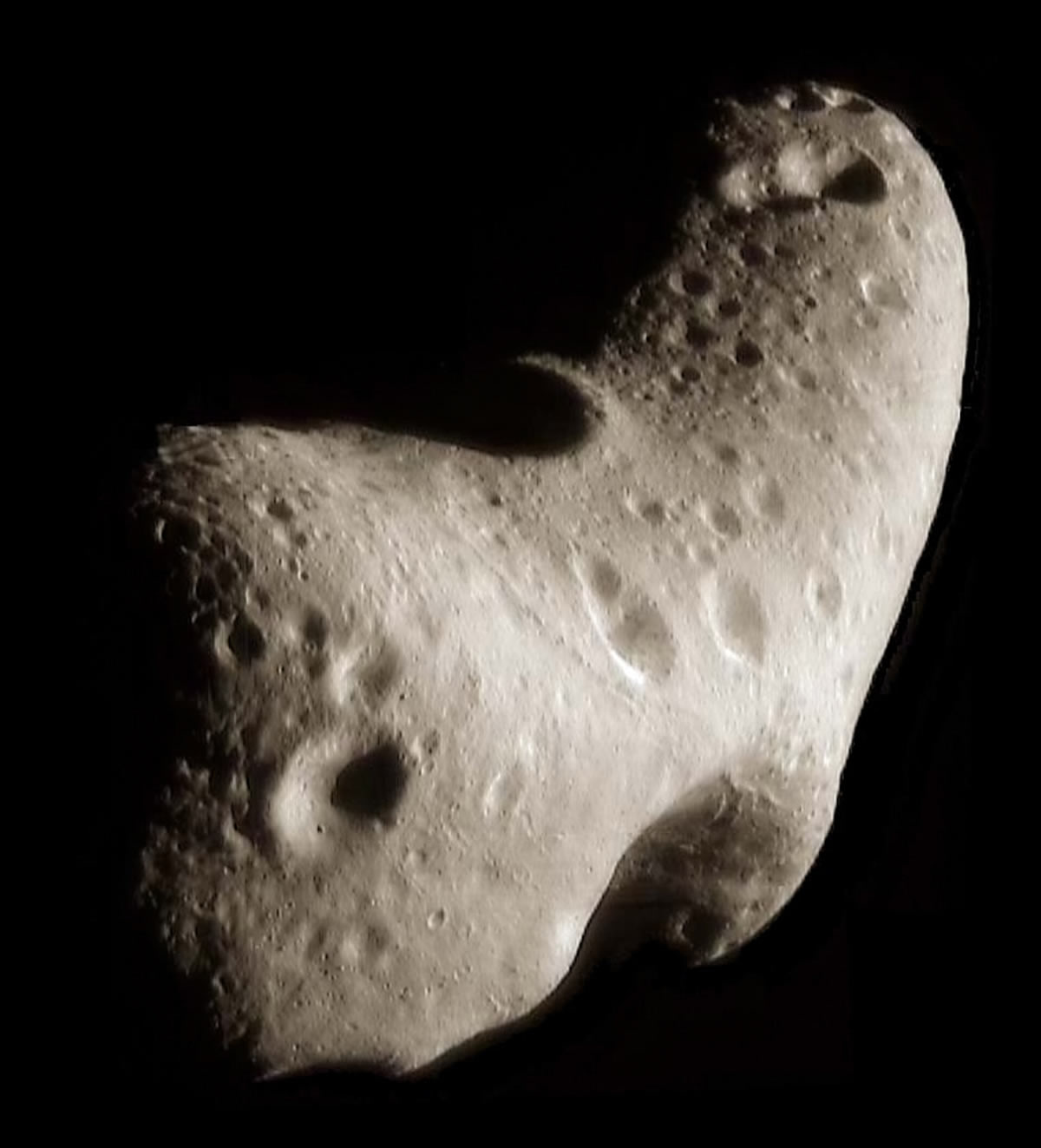 El asteroide Eros, visto por la sonda espacial NEAR Shoemaker.