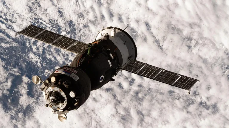 La Soyuz Llega a la Estación Espacial Internacional con Nuevos Tripulantes
